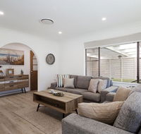 Le Maison 77 Horace St - stunning house with ducted air WIFI and Linen provided - Accommodation QLD