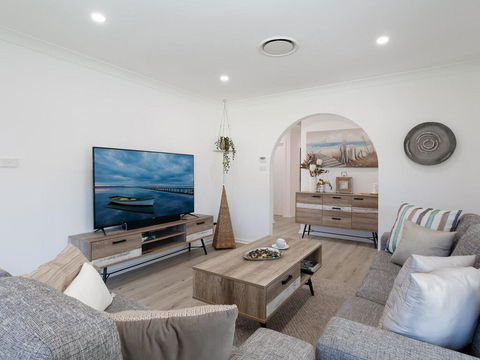 Le Maison, 77 Horace St - Stunning House With Ducted Air, WIFI And Linen Provided - Accommodation QLD 2