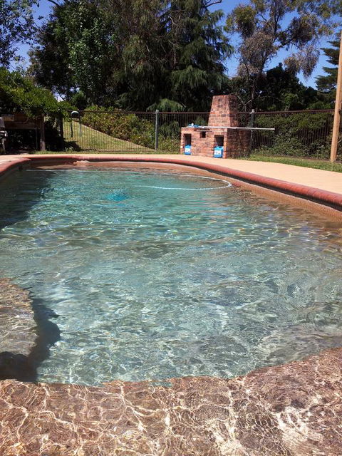 Leafield Cottages - Accommodation QLD 3