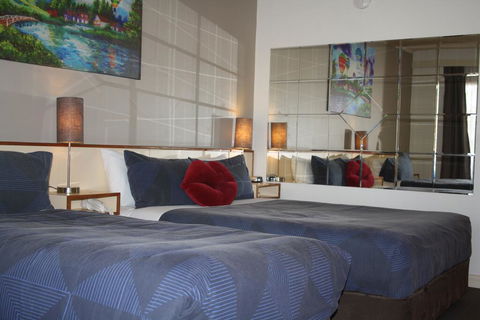 Leagues Motel - Accommodation QLD 1
