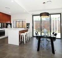 Lewis Street Apartments by Kirsten Serviced Accommodation - Accommodation QLD