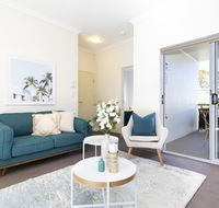 Light bright and spacious unit close to beaches - Accommodation QLD