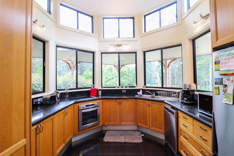 Lumeah House - Accommodation QLD 2