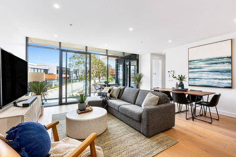 Luxe 101 @ Martha Cove Waterfront Luxury On The Marina, Walk To Beach - Accommodation QLD 2