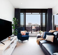 Luxe Apartment Five Minutes From Airport and City - Accommodation QLD