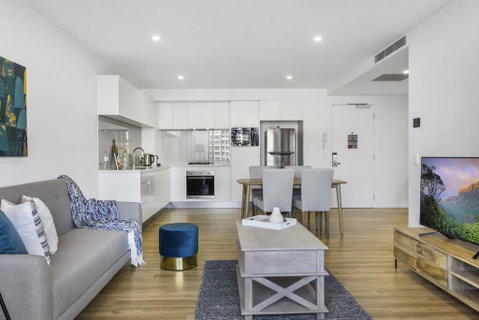 Luxe Beach Holiday Unit With Parking, Pool And Gym - Accommodation QLD 0