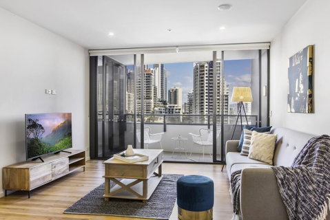 Luxe Beach Holiday Unit With Parking, Pool And Gym - Accommodation QLD 1