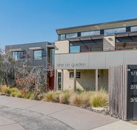 Luxe Townhouse - Linen/WiFi Included - Accommodation QLD
