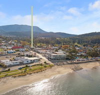 Luxurious Apartment A Stones Throw From The Beach