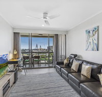 Luxurious harbour view apartment steps from city - Accommodation QLD