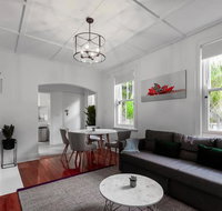 Luxurious Historic Home with Harbour Bridge Views - Accommodation QLD