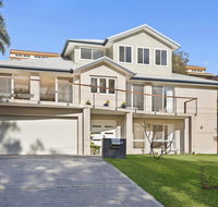 Luxurious Lake House - Accommodation QLD