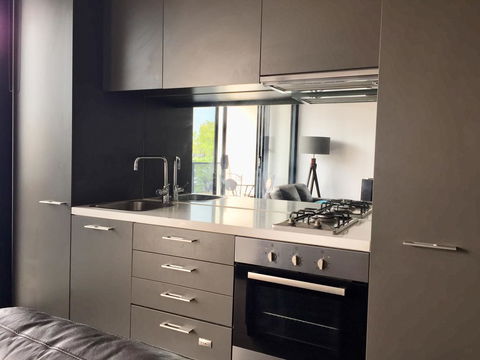 Luxurious With Free Parking & Wi Fi - Accommodation QLD 2