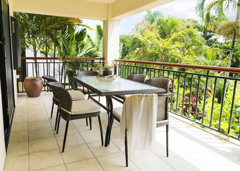 Luxury 3 BDR Apartment Near Beautiful Esplanade - Accommodation QLD 2