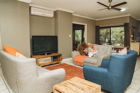 Luxury 3 BDR Apartment Near Beautiful Esplanade - Accommodation QLD 0