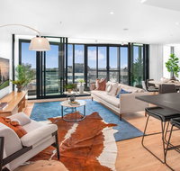 Luxury 3-Bed Apartment Near Valley Shops and Bars - Accommodation QLD