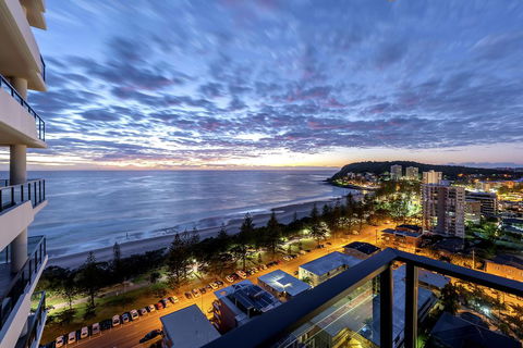 Luxury Beachfront Sky Home Exceptional Ocean Views - Accommodation QLD 0