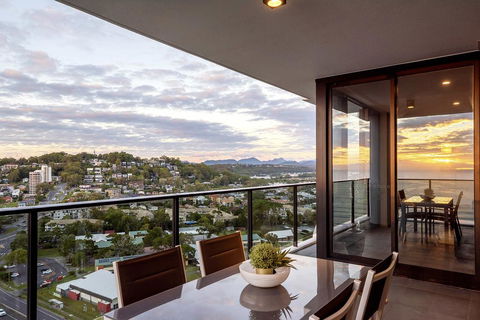 Luxury Beachfront Sky Home Exceptional Ocean Views - Accommodation QLD 1
