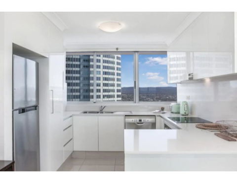 Luxury Holiday Escape High Above Surfers Paradise - Accommodation QLD 3