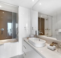 Luxury Hotel with Ocean View in Surfers Paradise