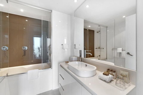 Luxury Hotel With Ocean View In Surfers Paradise - Accommodation QLD 0