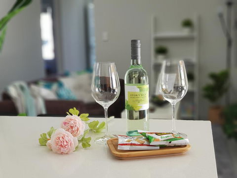 LUXURY HOUSE 10 MIN FROM BEACH WIFI+NETFLIX SLEEP 9 - Accommodation QLD 1