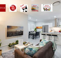 LUXURY HOUSE 10 MIN FROM BEACH WIFINETFLIX SLEEP 9 - Accommodation QLD