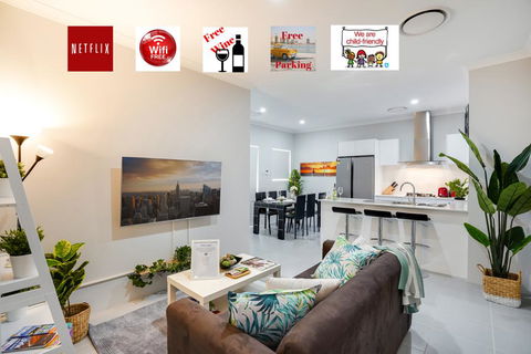 LUXURY HOUSE 10 MIN FROM BEACH WIFI+NETFLIX SLEEP 9 - Accommodation QLD 0