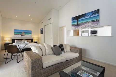 Luxury Modern Escapia - Accommodation QLD 3