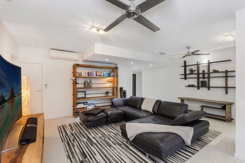 Luxury Pool Side Apartment In Beachfront Resort - Accommodation QLD 0