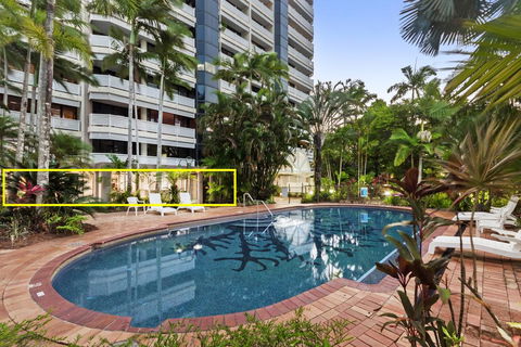 Luxury Pool Side Apartment In Beachfront Resort - Accommodation QLD 1