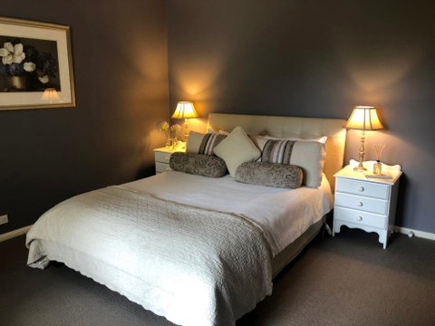 Luxury Room 15mins From Wagga's CBD - Accommodation QLD 0