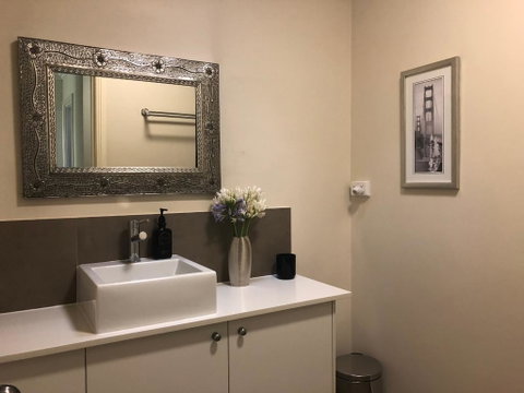 Luxury Room 15mins From Wagga's CBD - Accommodation QLD 1
