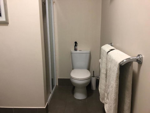 Luxury Room 15mins From Wagga's CBD - Accommodation QLD 3