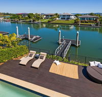 Luxury suite  private living room on waterfront in Hope Island - Accommodation QLD