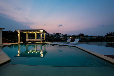 Luxury Waterfront Home - Accommodation QLD 1