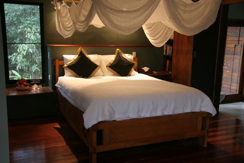 Lyola Pavilions In The Forest - Accommodation QLD 3