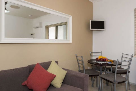 M104 Central Location In Free Transit Zone - Accommodation QLD 0