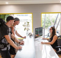 Mad Monkey Backpackers Village - Accommodation QLD