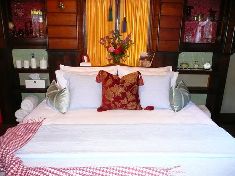 Madam Saddler - On Fraser Clunes - Accommodation QLD 2