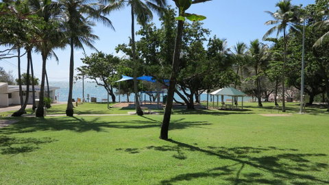 Magnetic Shores Unit 2 - Accommodation QLD 2