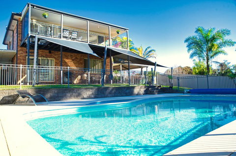 Magnificent Lakeview House - Long Jetty - Accommodation QLD 0