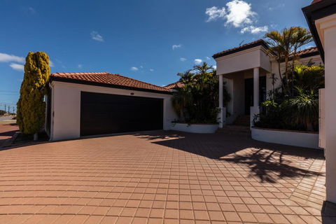 Maidstone Executive Residence - Accommodation QLD 1