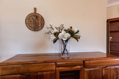 Maidstone Executive Residence - Accommodation QLD 3