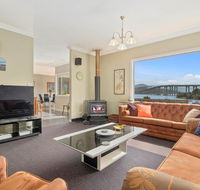 Manfield City Waterfront View Cottage - Accommodation QLD