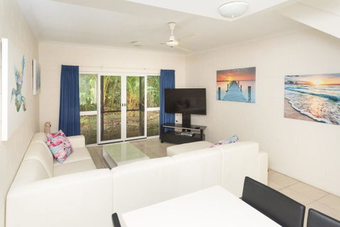 Mango Tree Private Apartments - Accommodation QLD 0