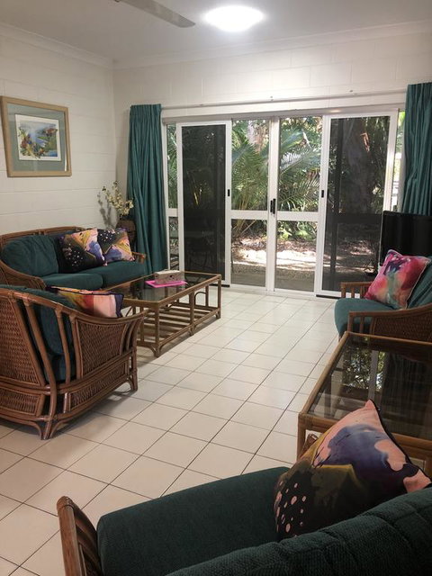 Mango Tree Private Apartments - Accommodation QLD 2