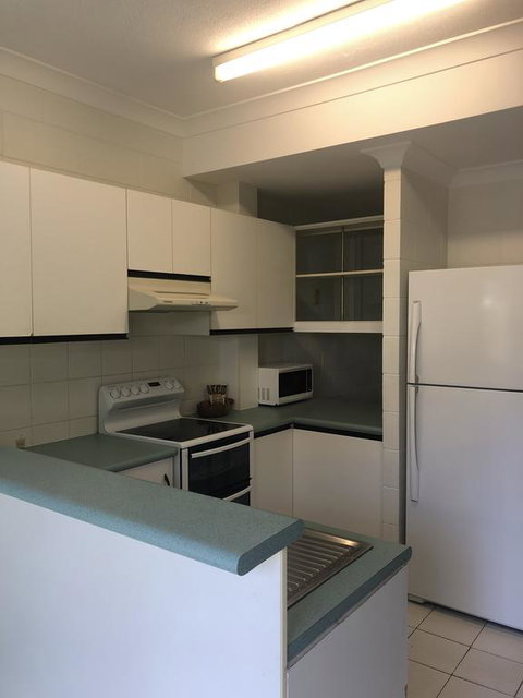 Mango Tree Private Apartments - Accommodation QLD 3