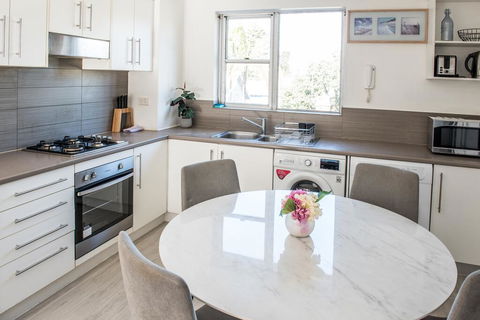 Manly 2 Stay Holiday Apartments - Accommodation QLD 2