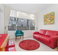 Manly Tranquil Escape - Modern Flat With Pool - Accommodation QLD